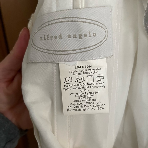 Wedding dress, removable under-skirt, Alfred Angelo, worn once, size 6 - Picture 7 of 15